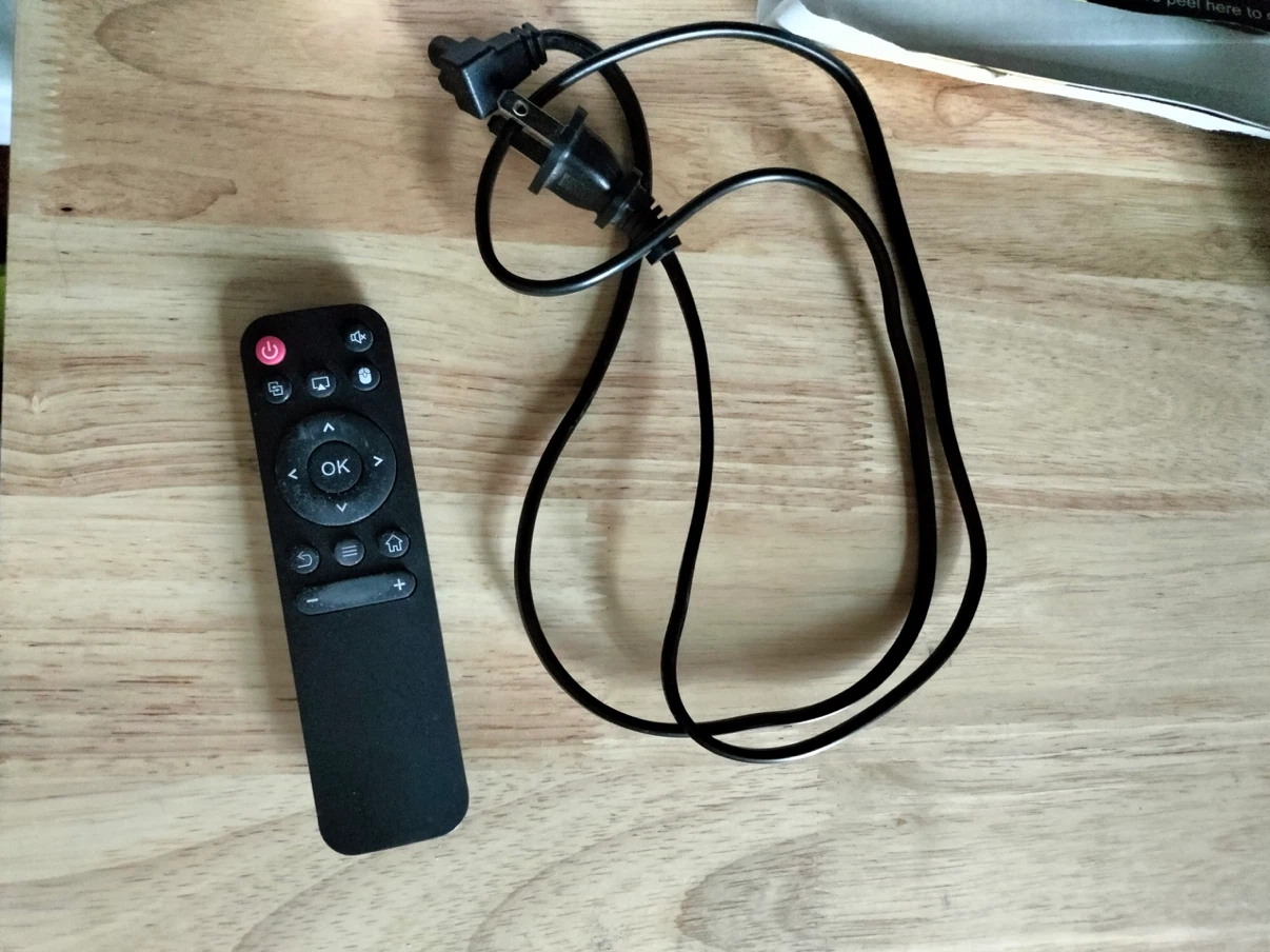 HY300 Mini Projector - HD 720p, Wi-Fi, Bluetooth - photo 4