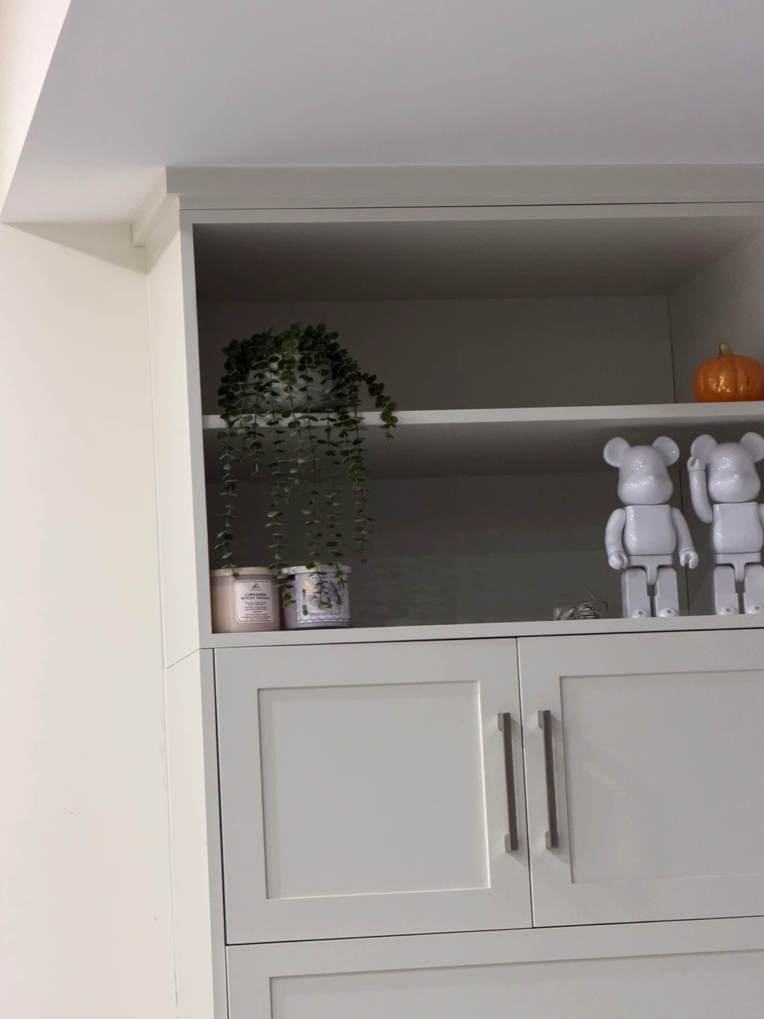 Artificial trailing plant in grey pot - photo 2