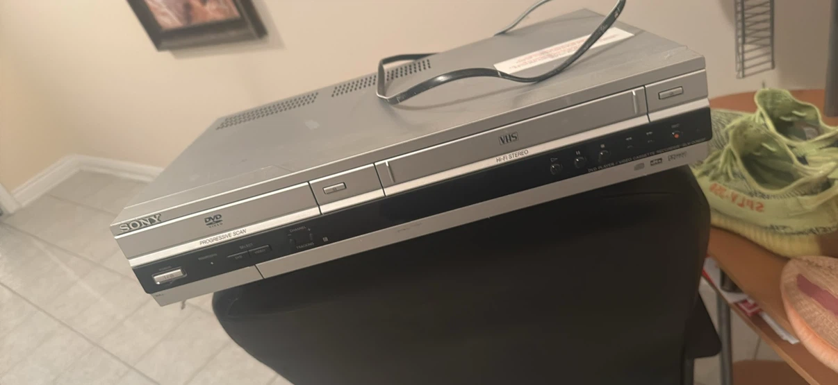 Sony SLV-D360P DVD Player and VHS Recorder - photo 3