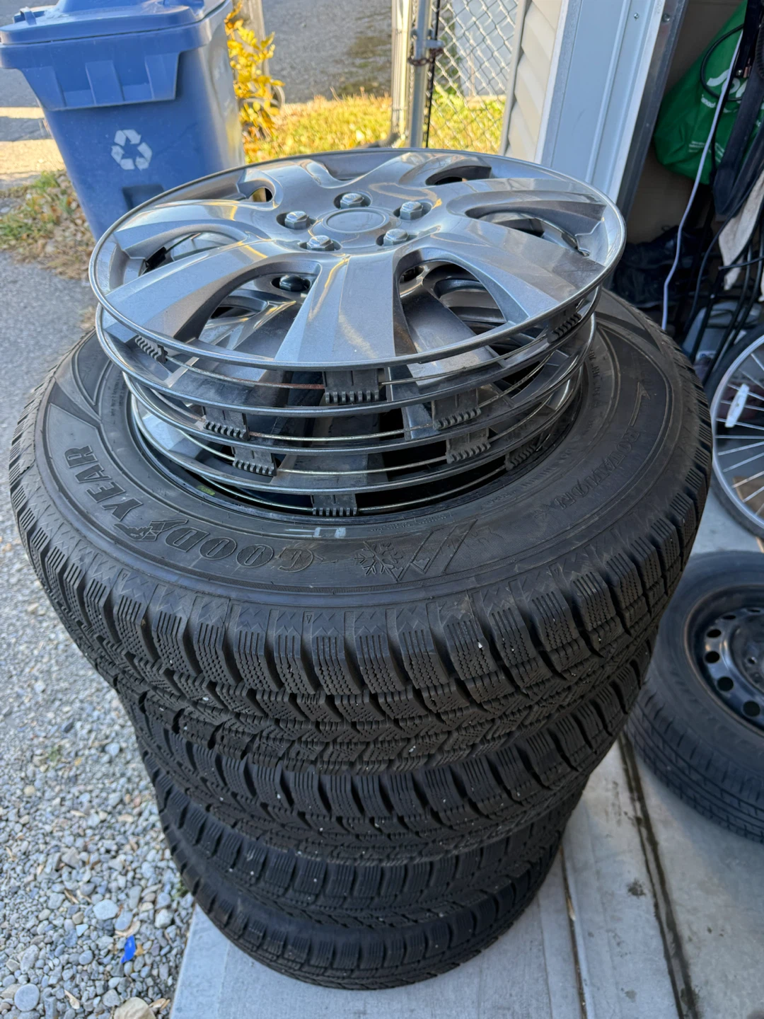 Set of 4 Goodyear Winter Tires - photo 2