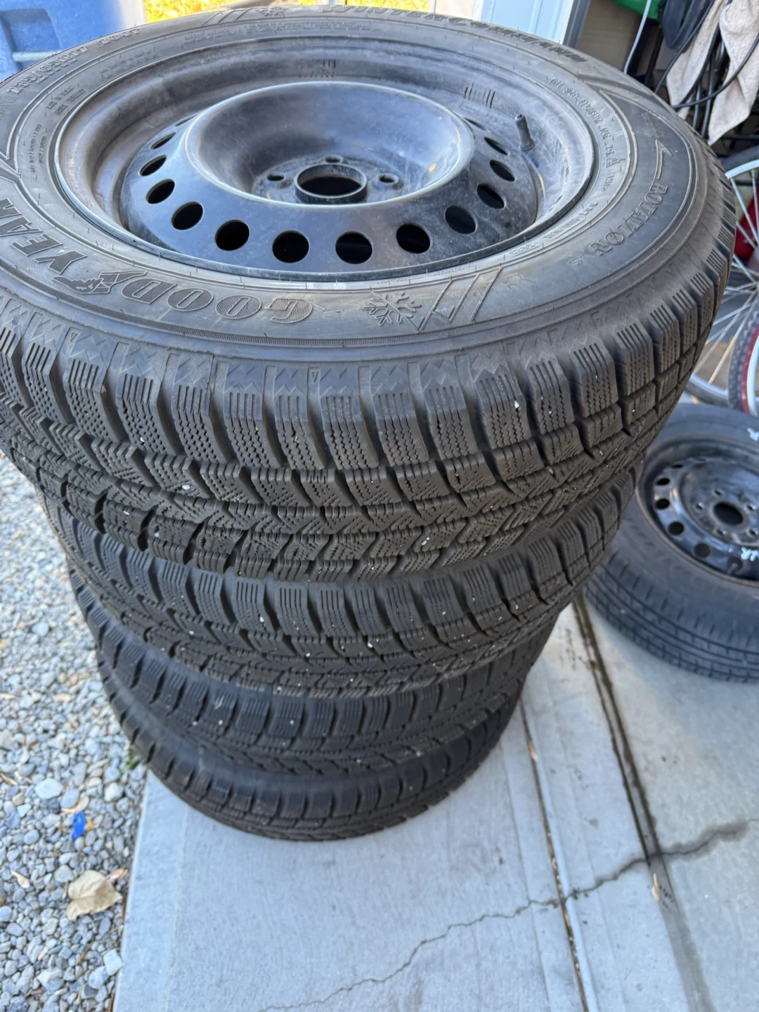 Set of 4 Goodyear Winter Tires - photo 4