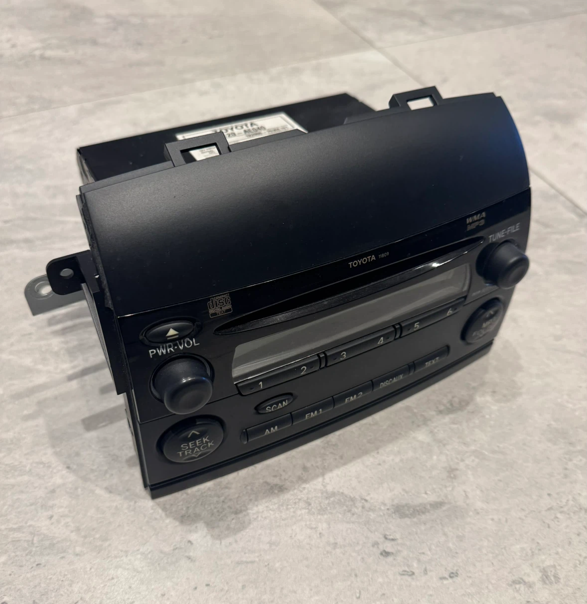 OEM Toyota Sienna Radio CD Stereo Receiver Assembly - photo 2