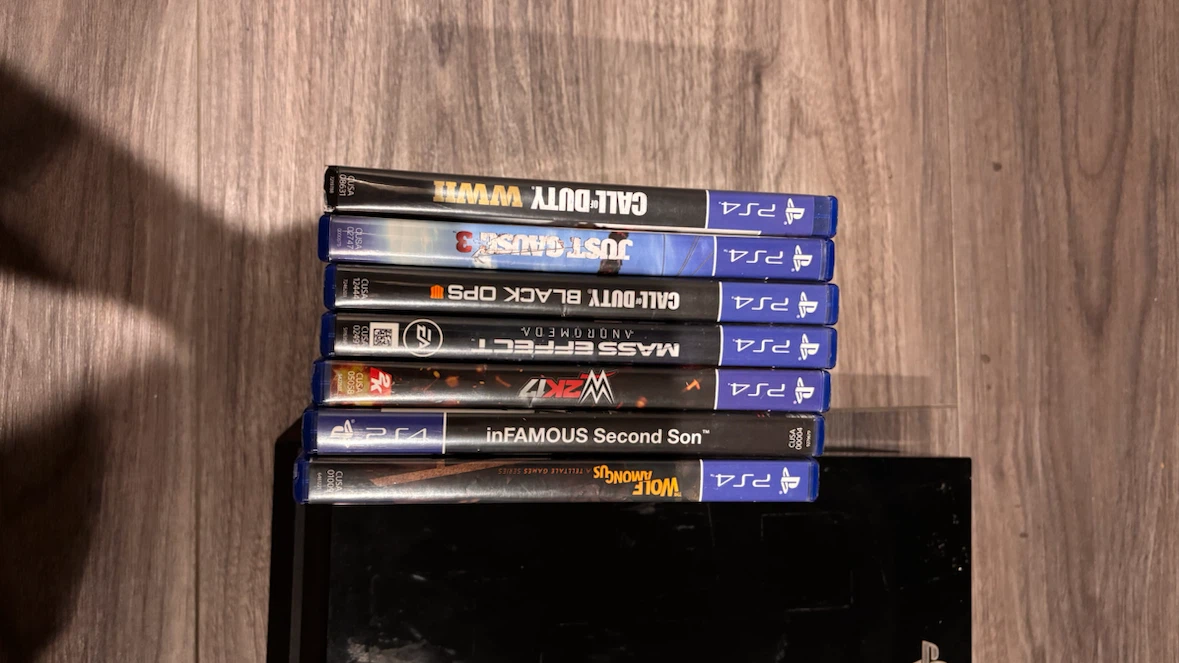 PlayStation 4 Console 10.5 firmware with 7 games and controller - photo 2