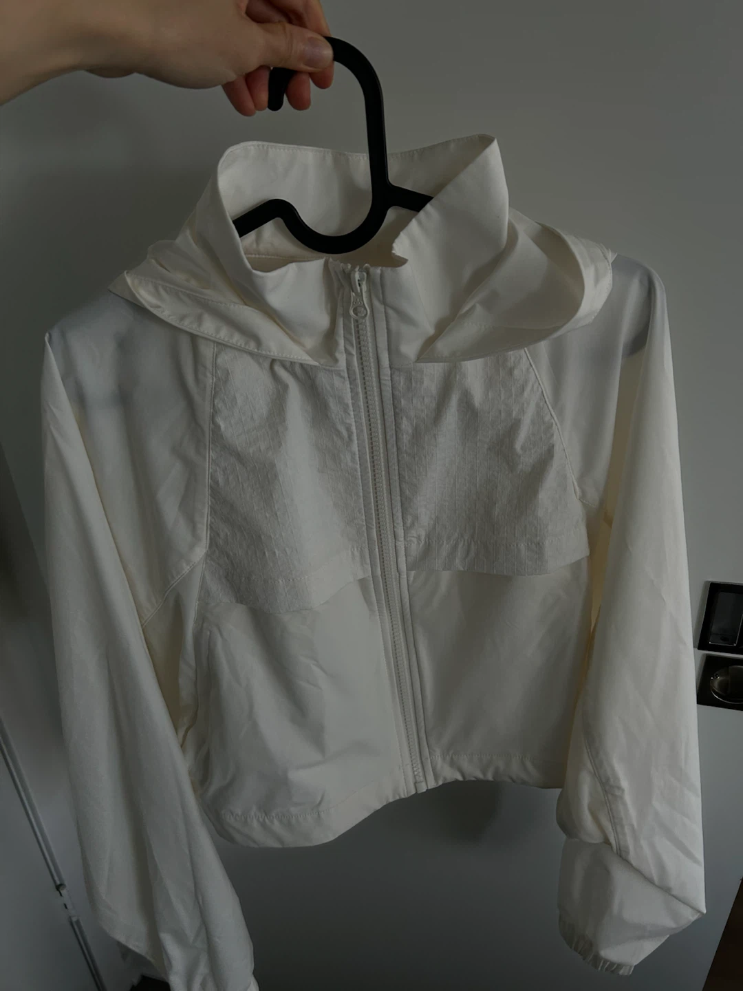 BNWOT Alo Yoga Cropped Playmaker Jacket, size M - photo 3