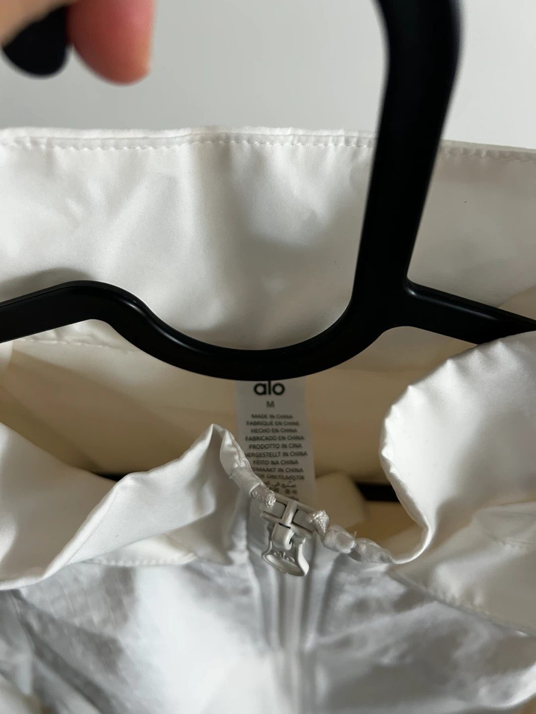BNWOT Alo Yoga Cropped Playmaker Jacket, size M - photo 4