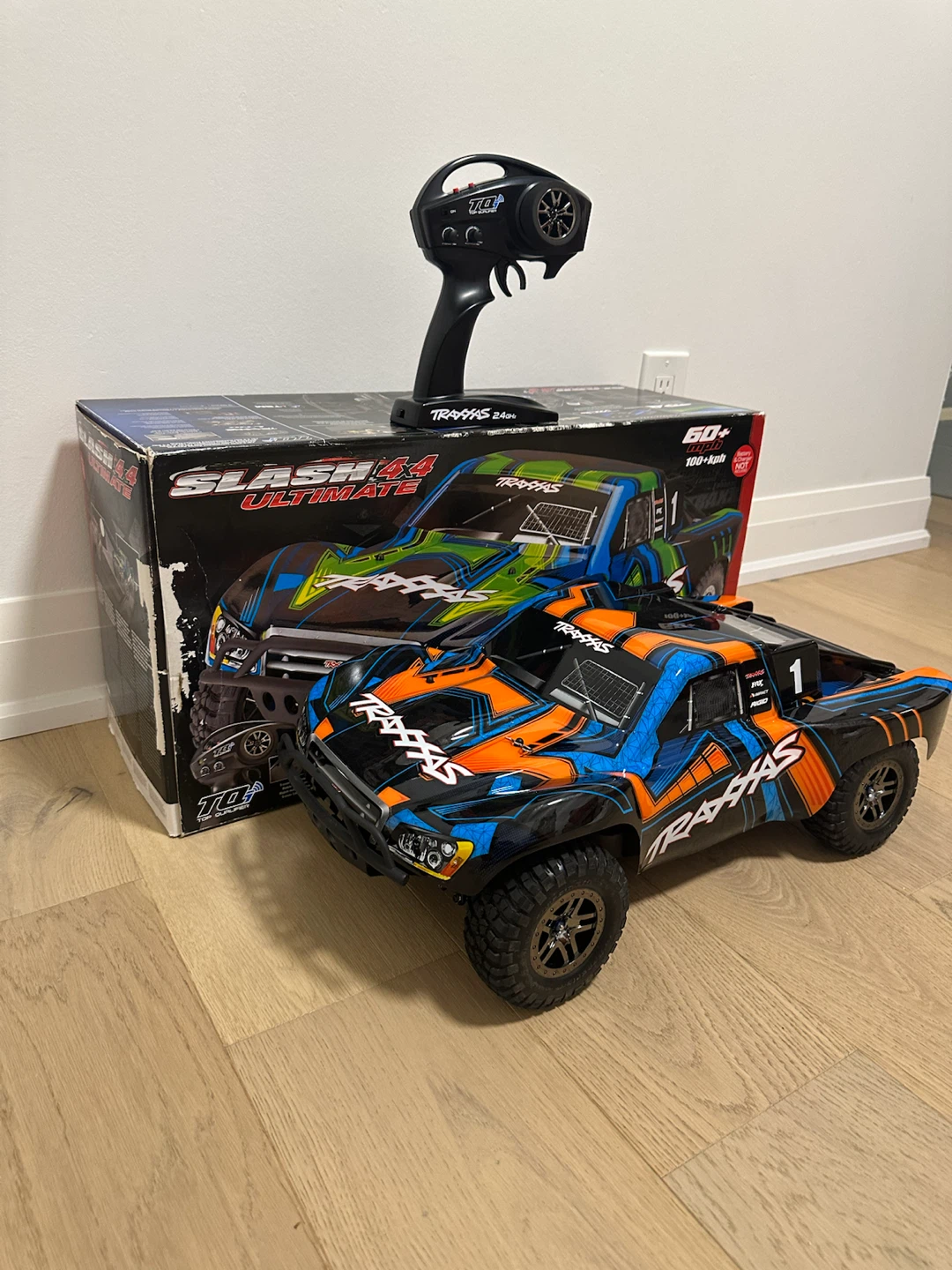 Traxxas Slash Ultimate(NEAR BRAND NEW MINT CONDITION)
