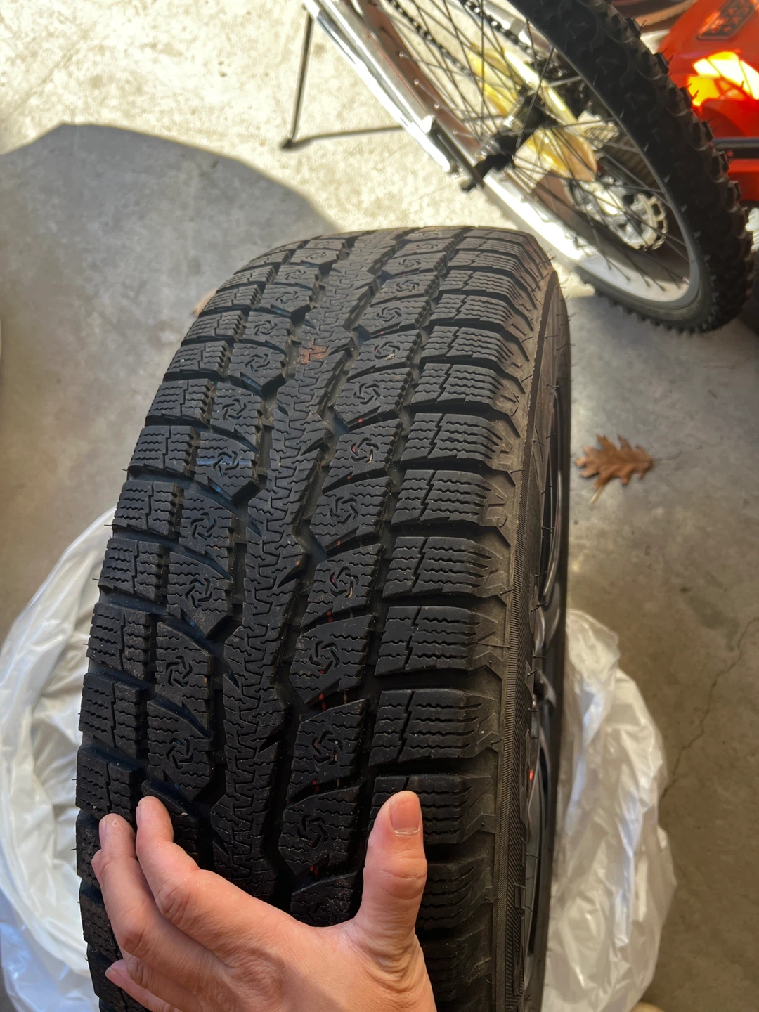 Winter tires 215 /65/17 ( tires only ) - photo 4