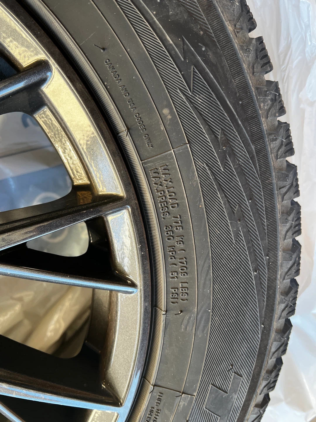 Winter tires 215 /65/17 ( tires only ) - photo 5