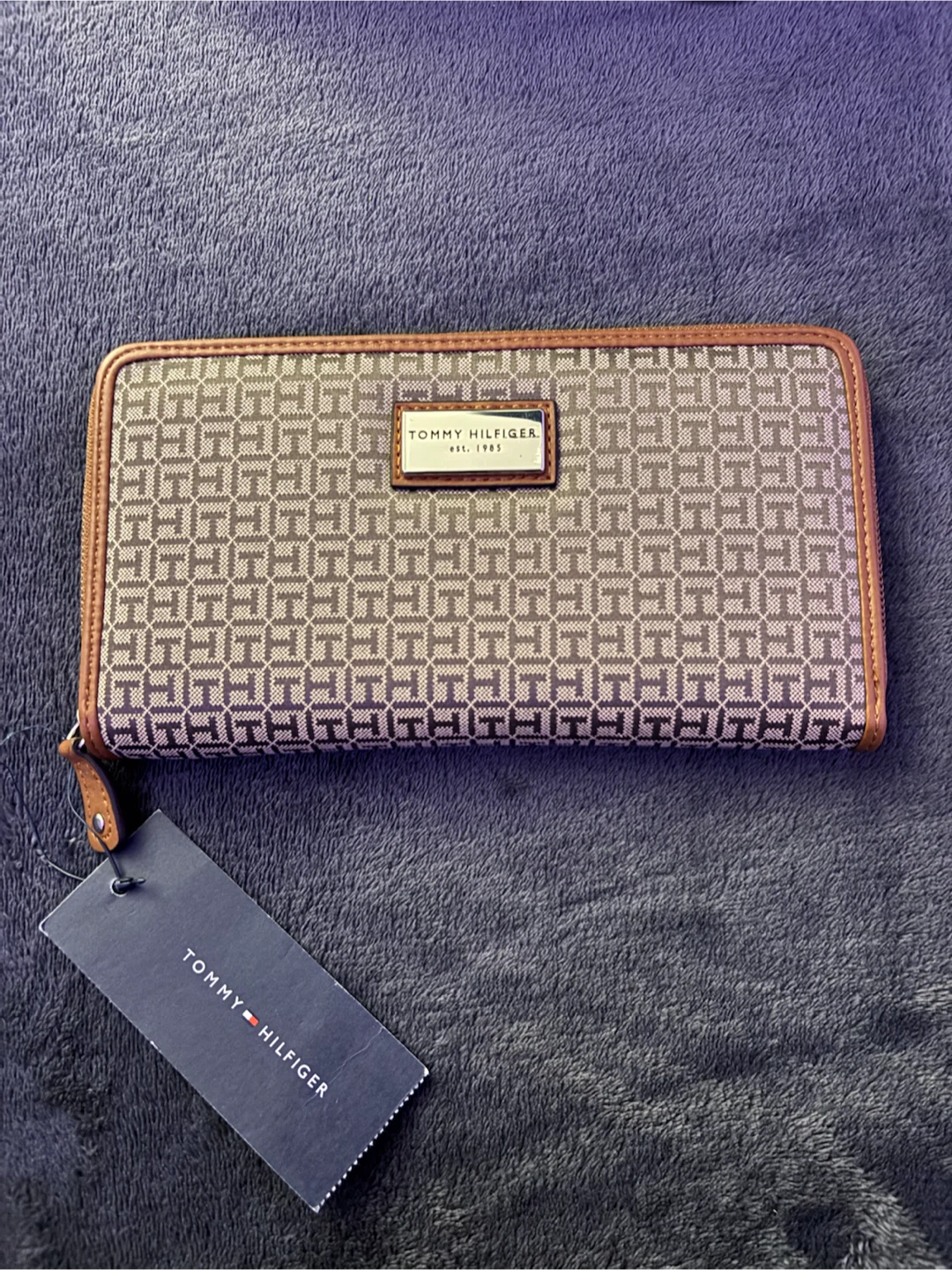 Tommy Hilfiger Zip-Around Wallet - photo 2