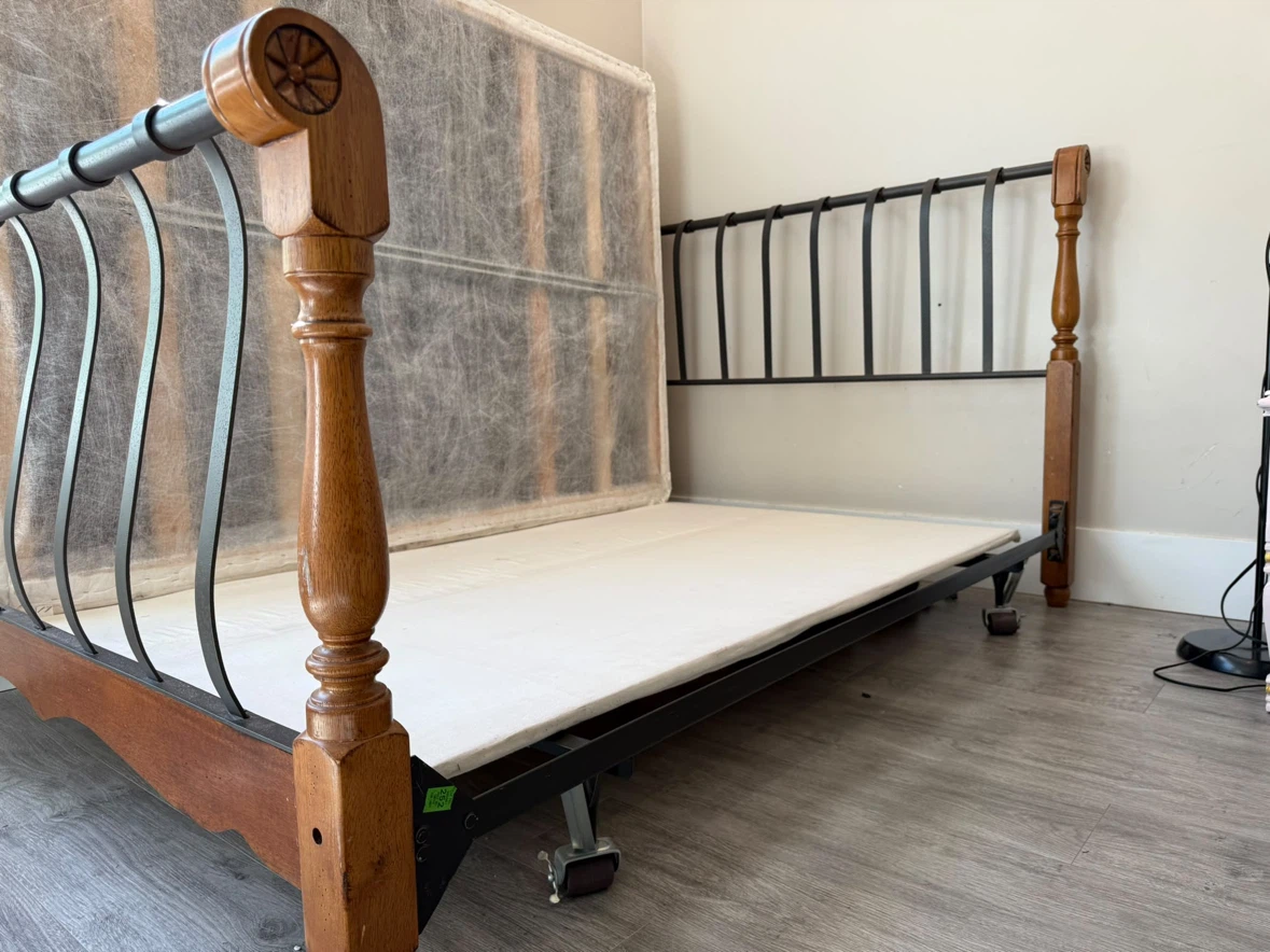 Metal and Wood Trundle Bed Frame | NEEDS TO GO BY 23 OCT - photo 5