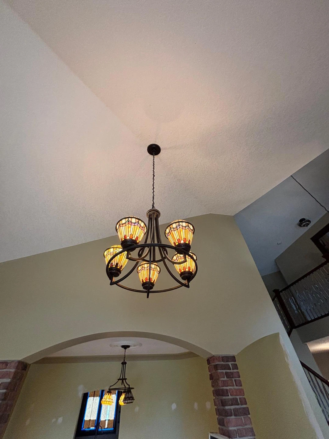 Tiffany-style 5-light chandelier