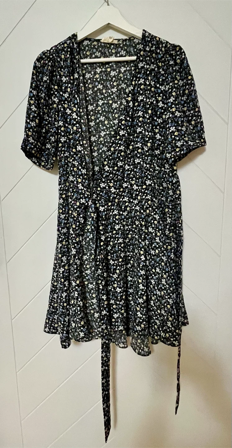 theKorner Floral Wrap Dress - photo 5