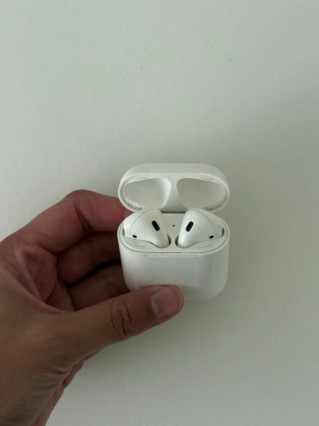 Apple AirPods with Charging Case - photo 3