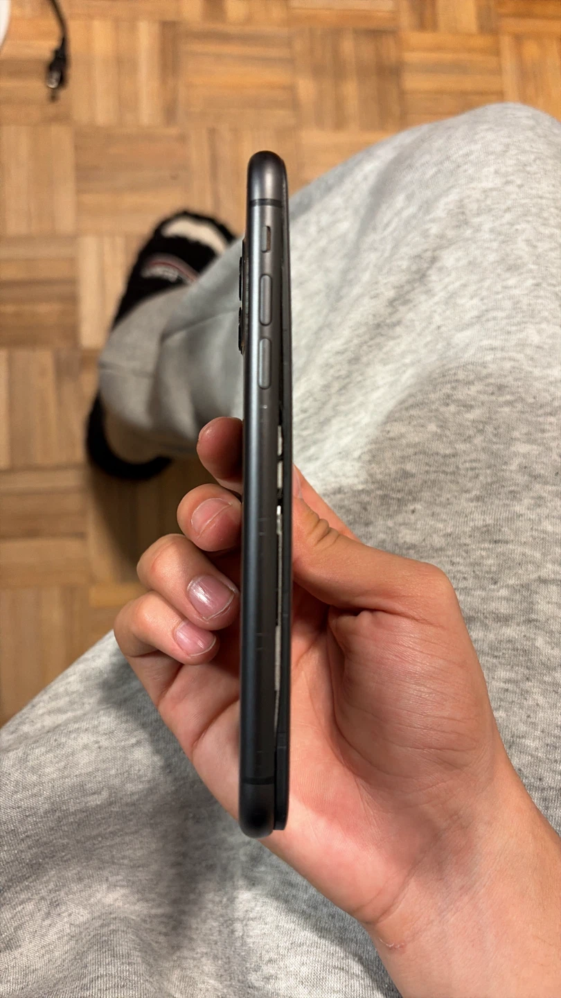 iPhone 11 Black (Split screen) - photo 2