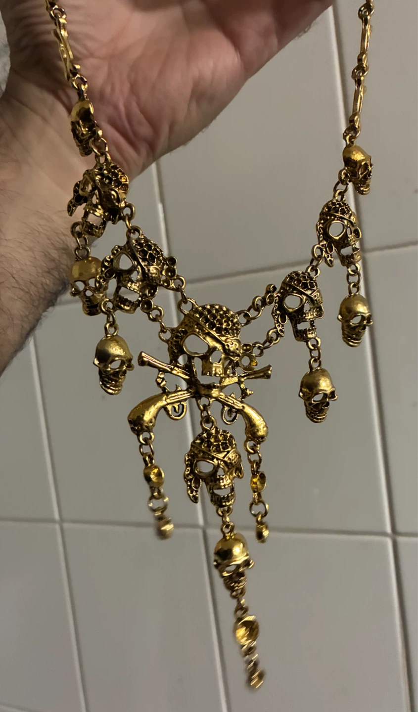 Gold-tone skull and pistol statement necklace - photo 3