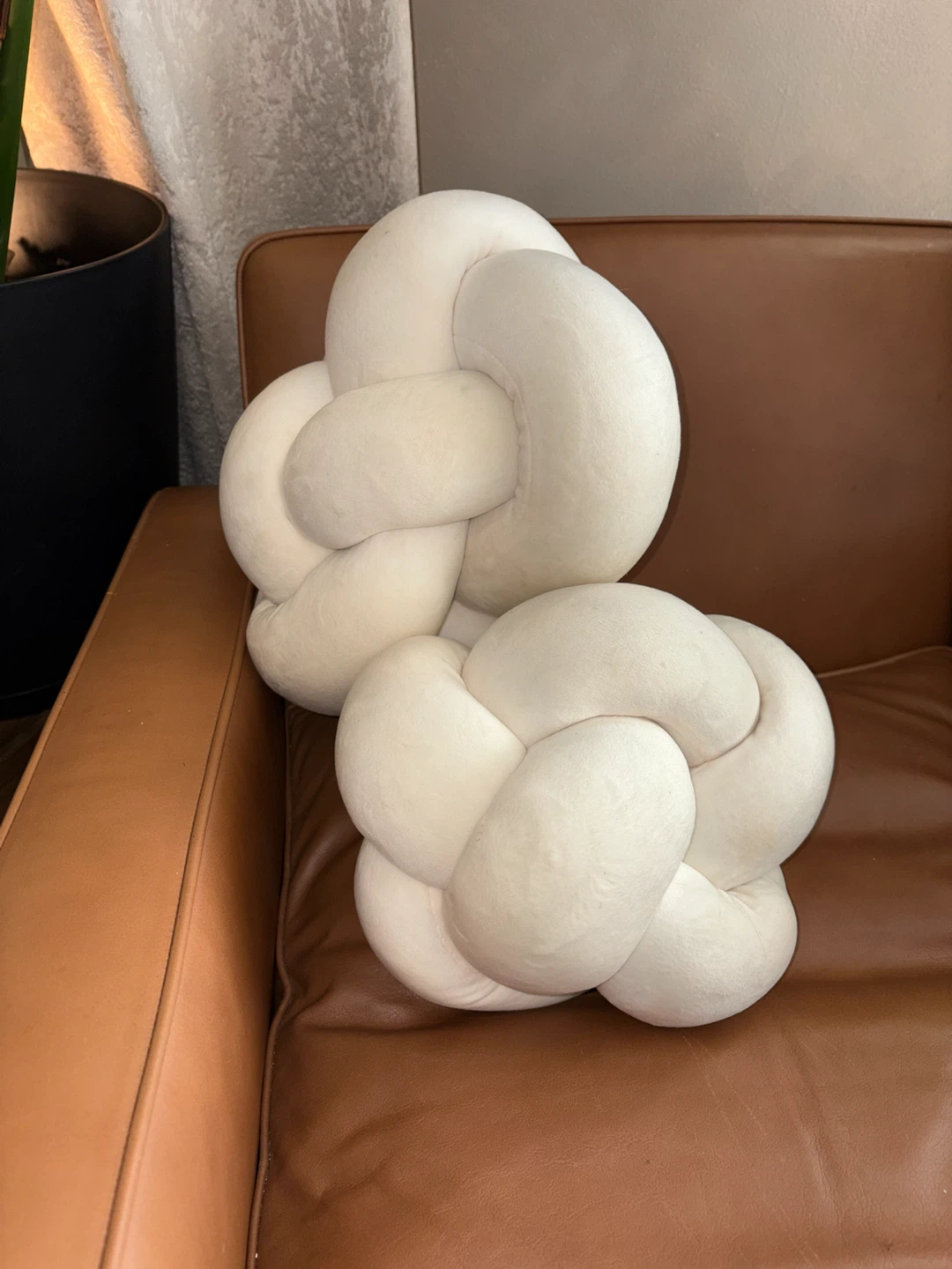 White Knot Decorative Throw Pillow - photo 2
