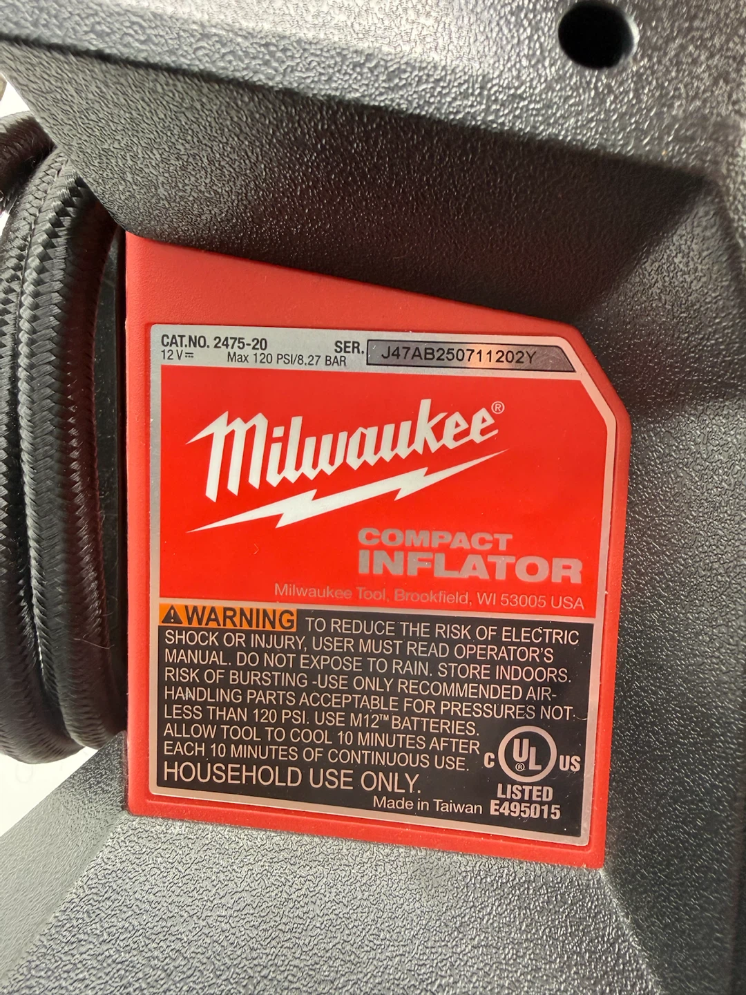 Milwaukee M12 Lithium-Ion Cordless Compact Inflator 2475-20 - photo 3