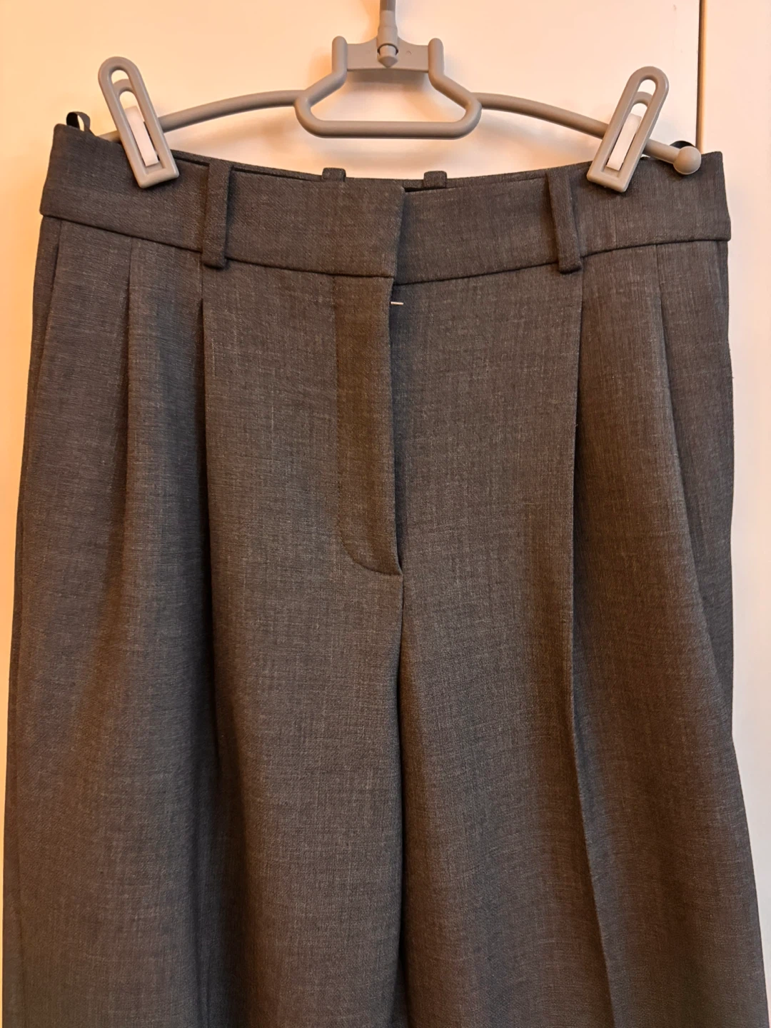 Aritzia Grey Tailored Trousers - photo 2