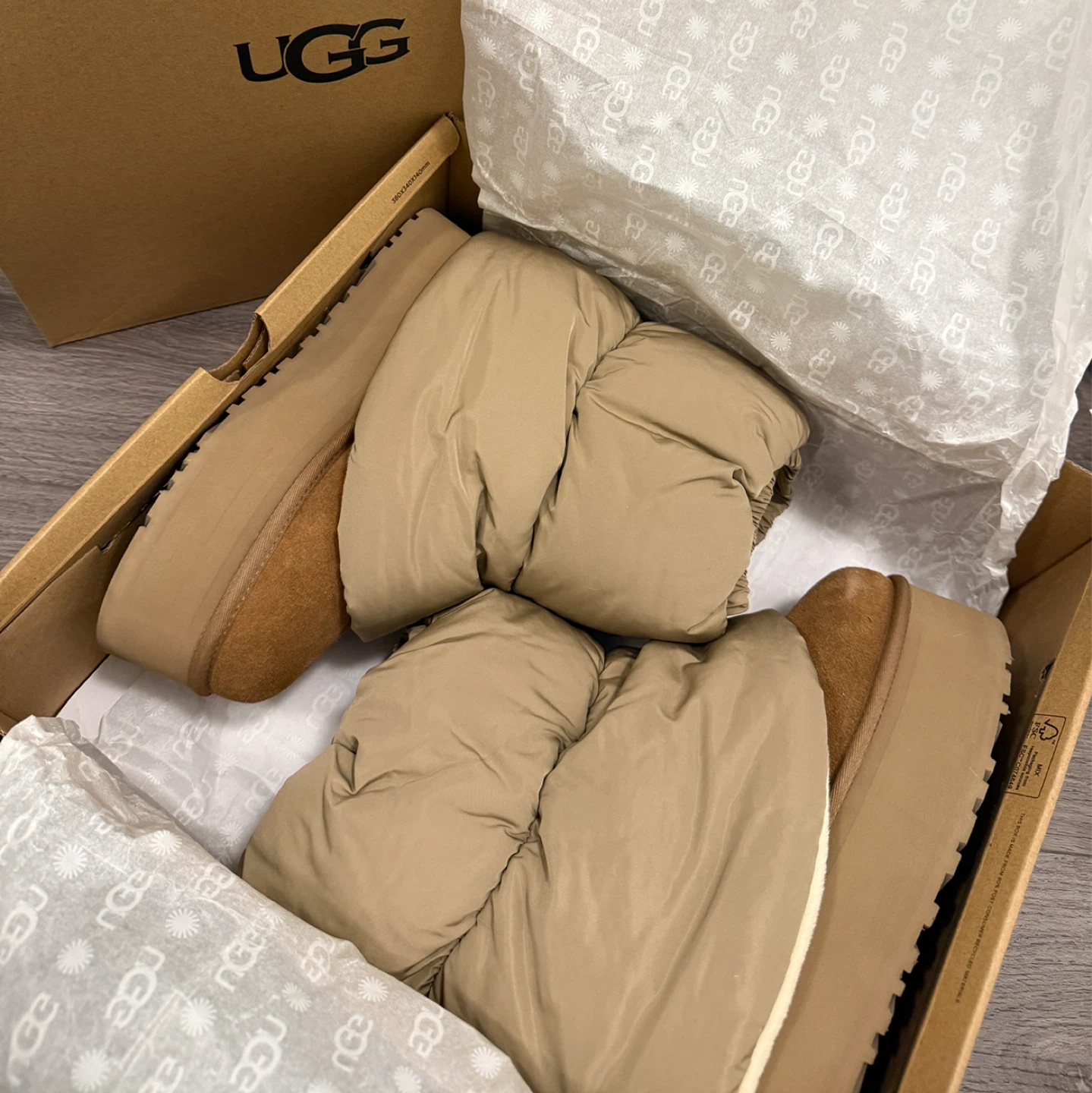 NIB UGG Mini Dipper Puffer (size 7)