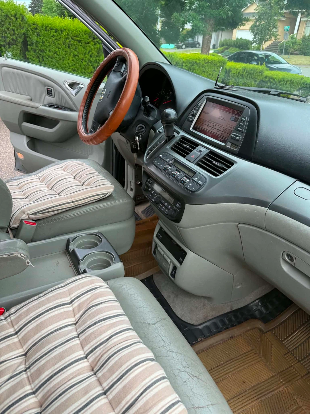 Honda Odyssey Touring Minivan - photo 4