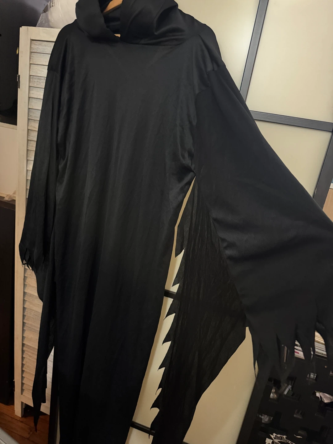 Black Hooded Robe Costume Costume includes a mask. - photo 3