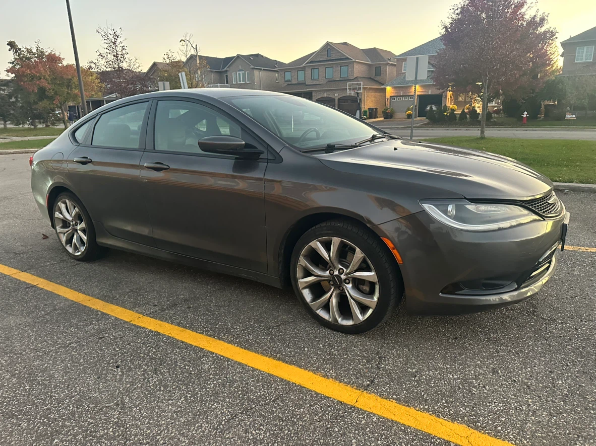 Chrysler 200S Sedan V6 - photo 3