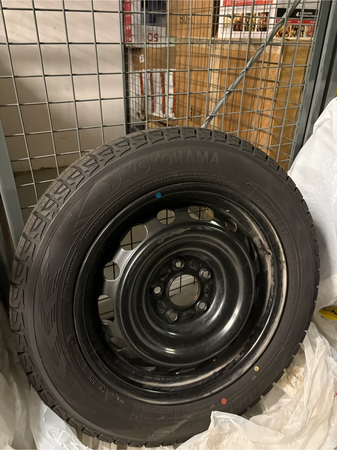 Yokohama Winter Tires with Steel Rims - 205/60R16 (Set of 4）