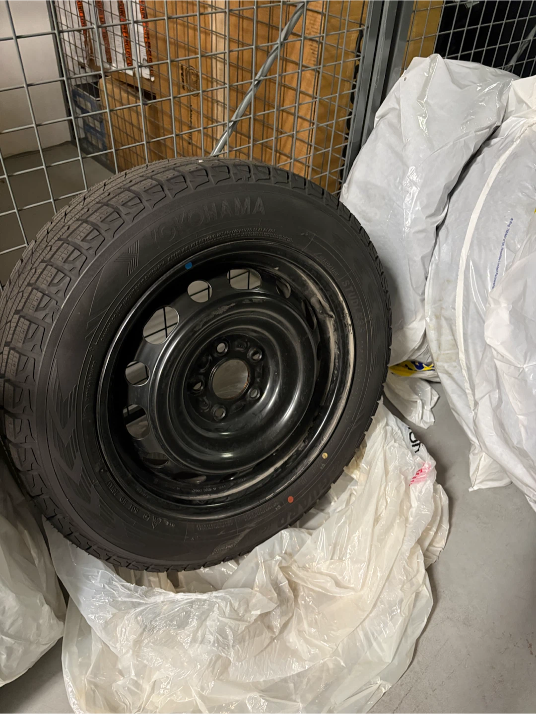 Yokohama Winter Tires with Steel Rims - 205/60R16 (Set of 4） - photo 2