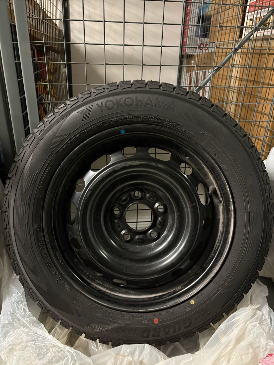 Yokohama Winter Tires with Steel Rims - 205/60R16 (Set of 4） - photo 3