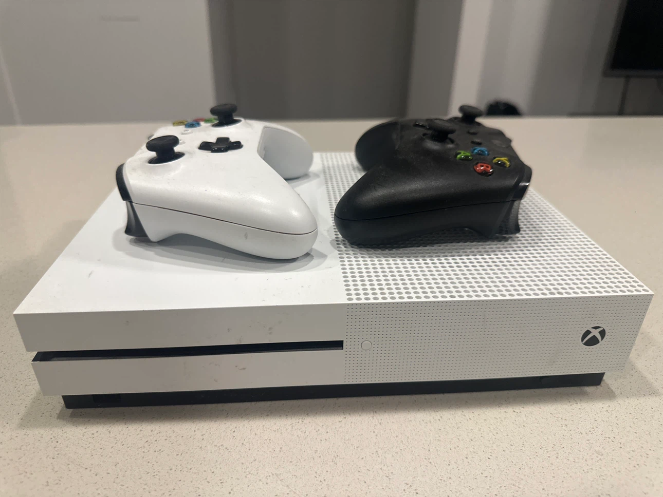 Xbox One S with Two Controllers - photo 2