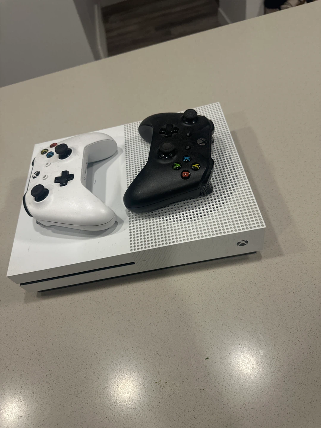 Xbox One S with Two Controllers - photo 3