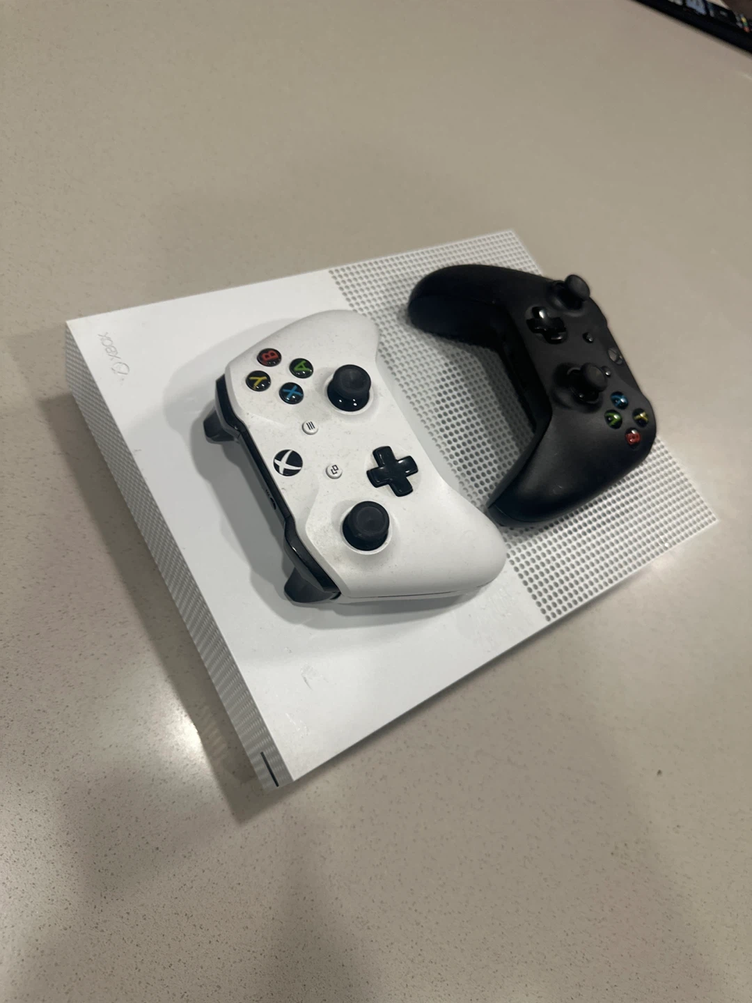 Xbox One S with Two Controllers - photo 4