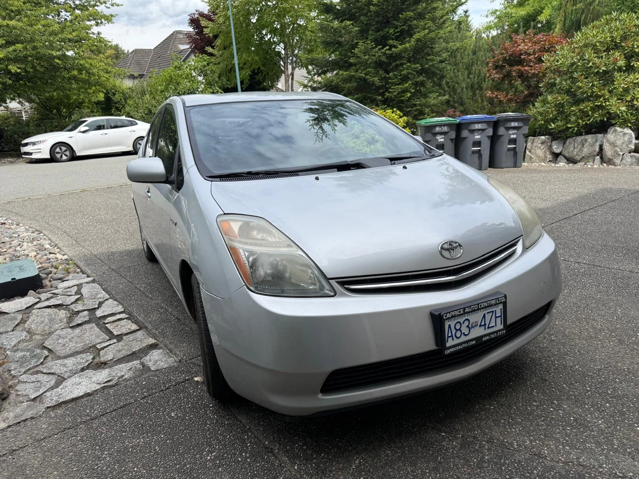 Silver Toyota Prius - photo 2