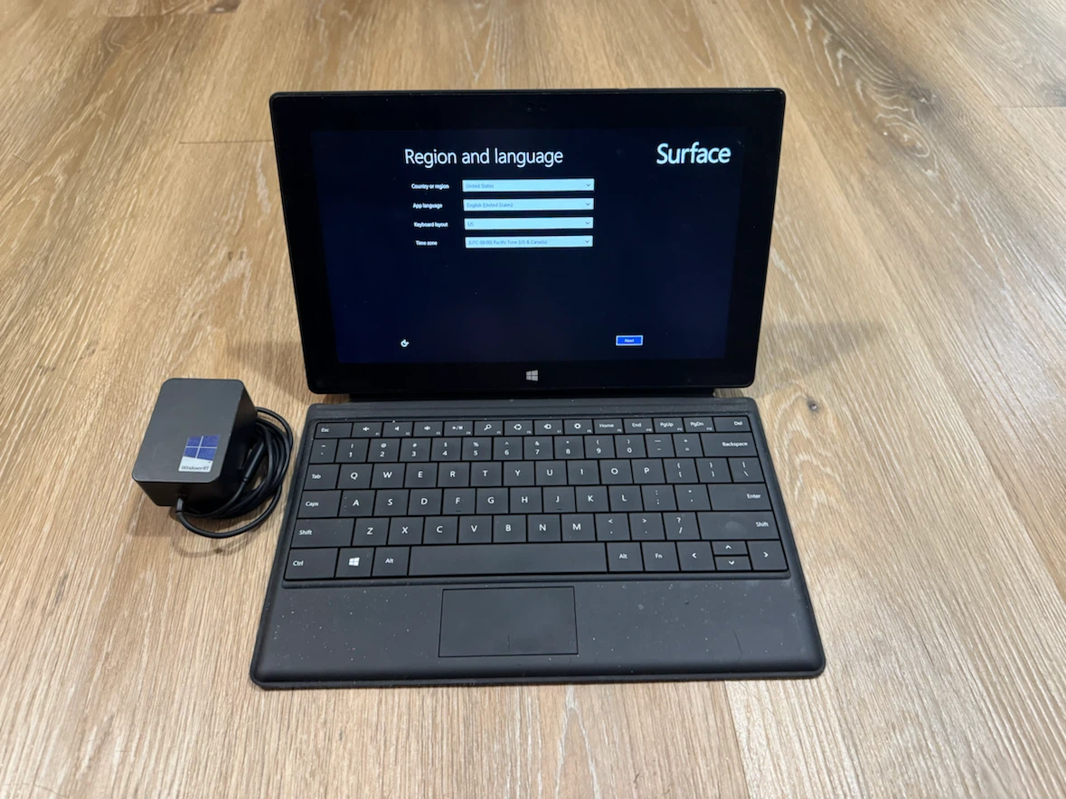 Microsoft Surface RT 32GB Black with Keyboard and Charger