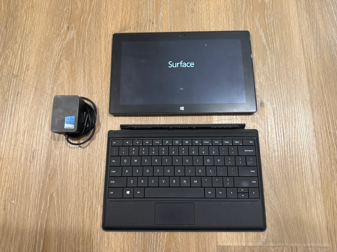 Microsoft Surface RT 32GB Black with Keyboard and Charger - photo 4