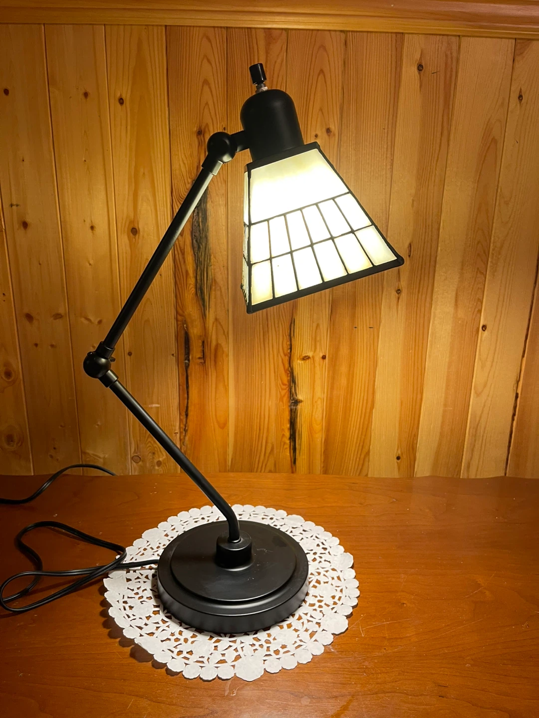 A beautiful Tiffany Style stained glass desk lamp