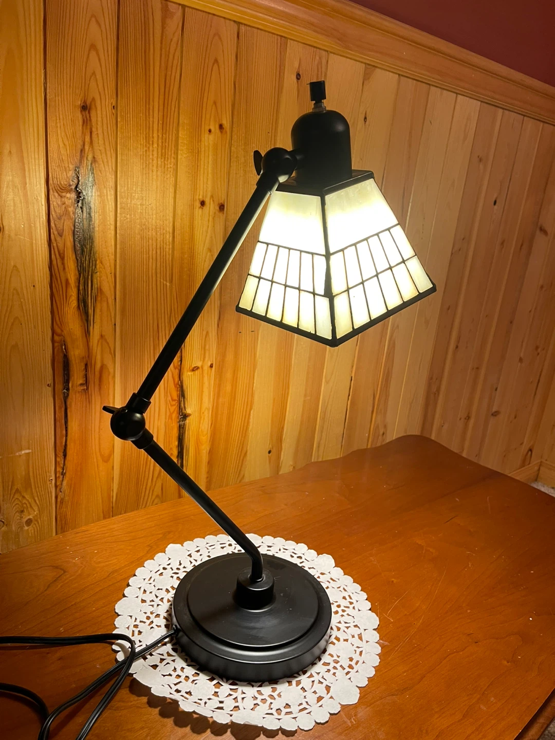 A beautiful Tiffany Style stained glass desk lamp - photo 2