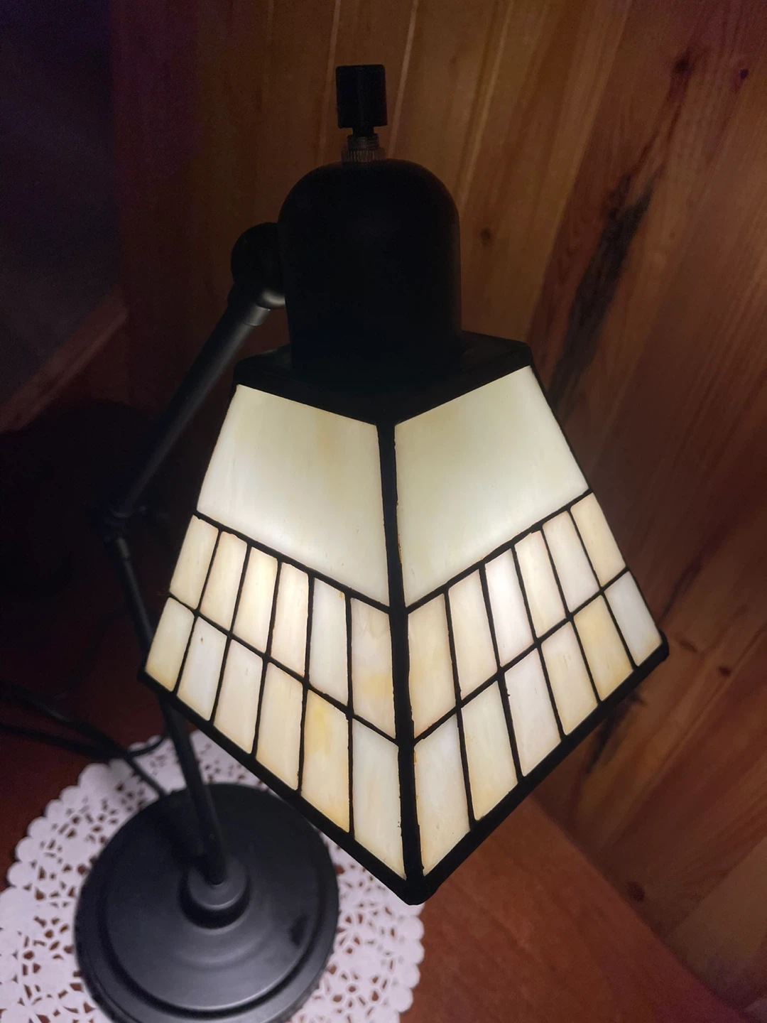 A beautiful Tiffany Style stained glass desk lamp - photo 4