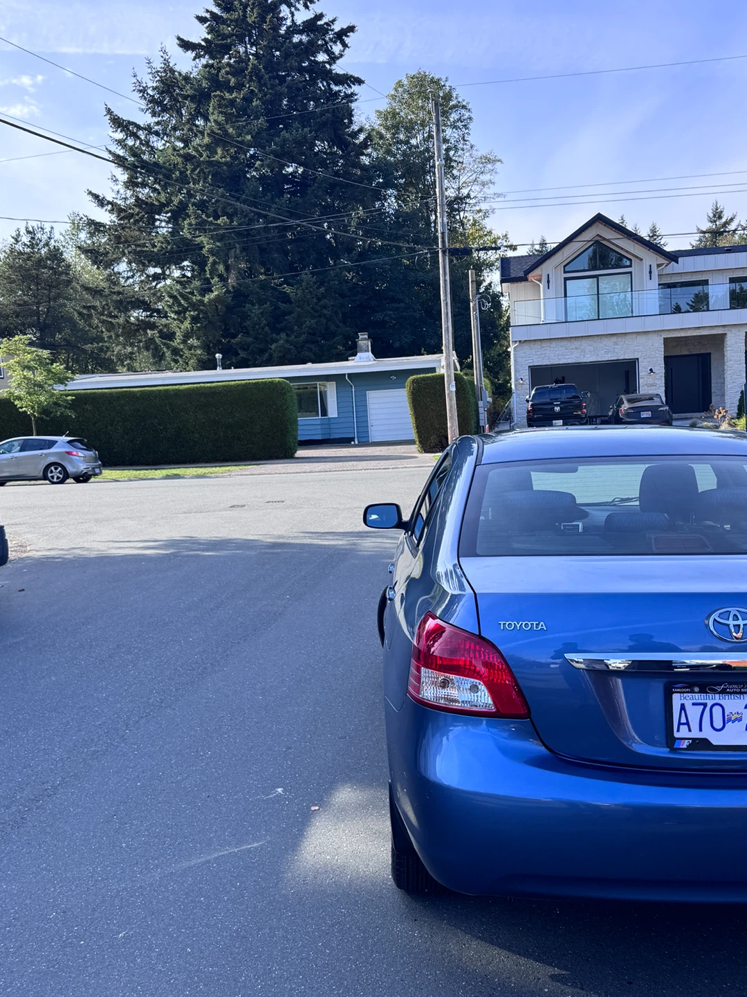 Blue Toyota Yaris Sedan - photo 4