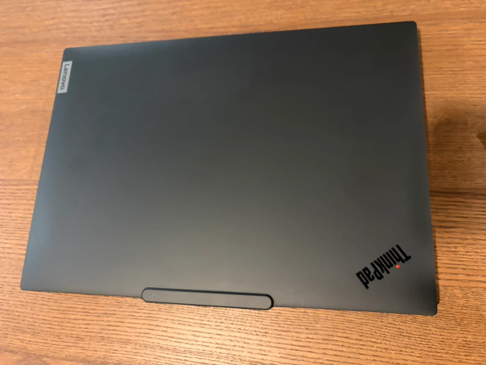 ThinkPad T14 Gen 6 Intel (14”) 1 yr old  with Charger