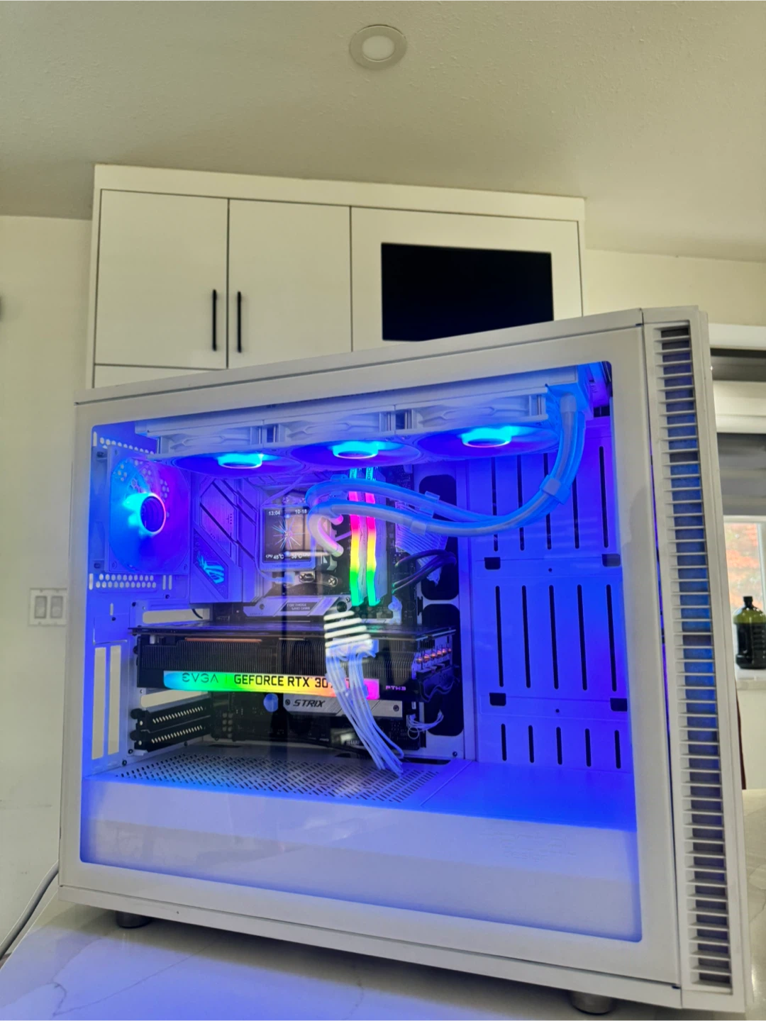Custom White Gaming PC with 9600x, 32gb ddr5, FTW3 3070ti - photo 5