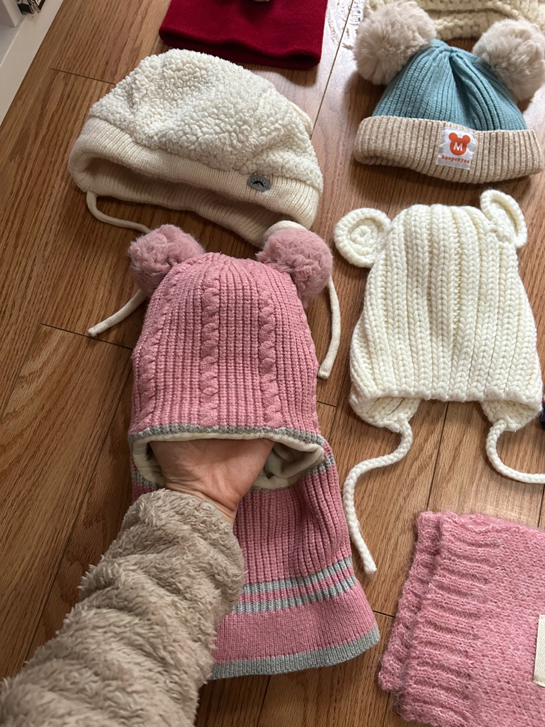 12 pieces Hats and one scarf for Toddler Size 1-3 age - photo 4