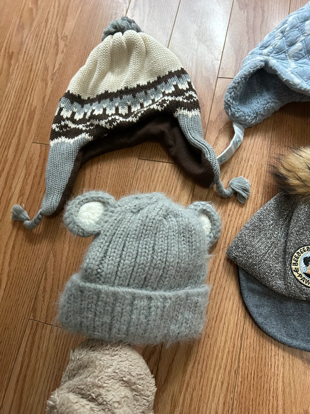 Set of 4 Kids Winter Hats Size 1-3age - photo 2