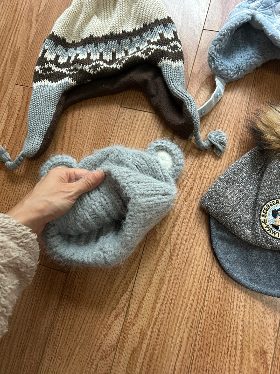 Set of 4 Kids Winter Hats Size 1-3age - photo 3