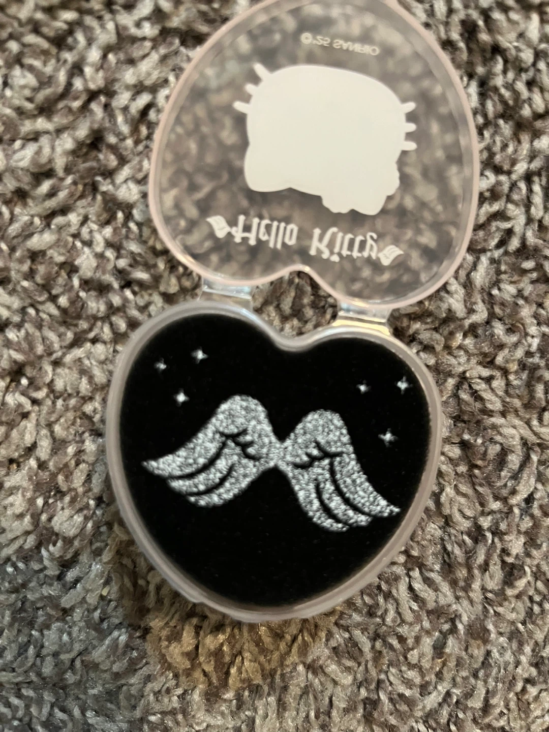 Hello Kitty heart-shaped case - photo 3