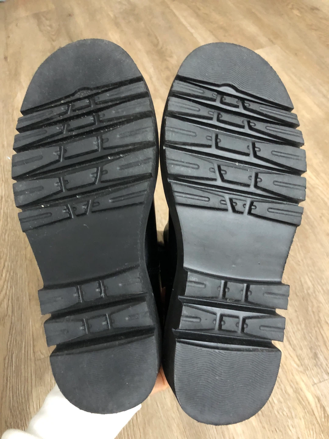 Like New! Black Chelsea platform boots - photo 3