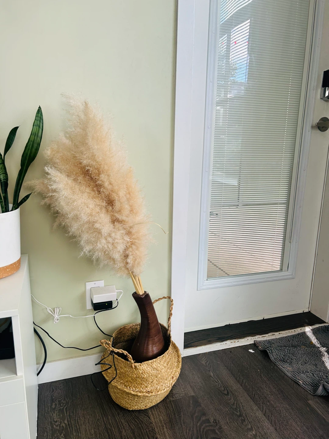 Decorative pampas grass in brown vase and basket - photo 3
