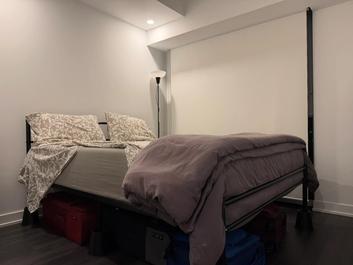 Queen mattress + bed frame - photo 2