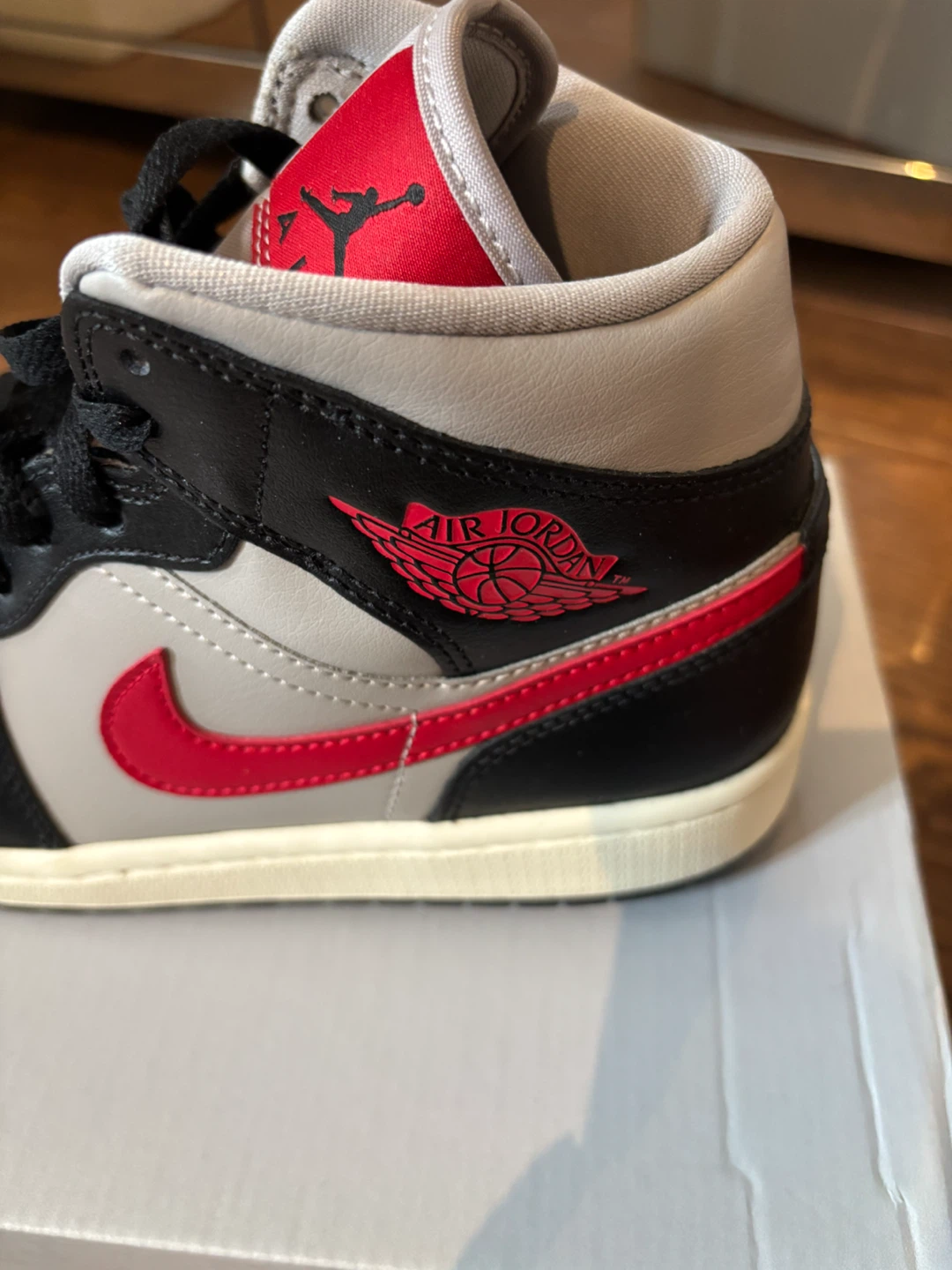 Last Price - Air Jordan 1 Mid SE Shoes - women's US 7.5
