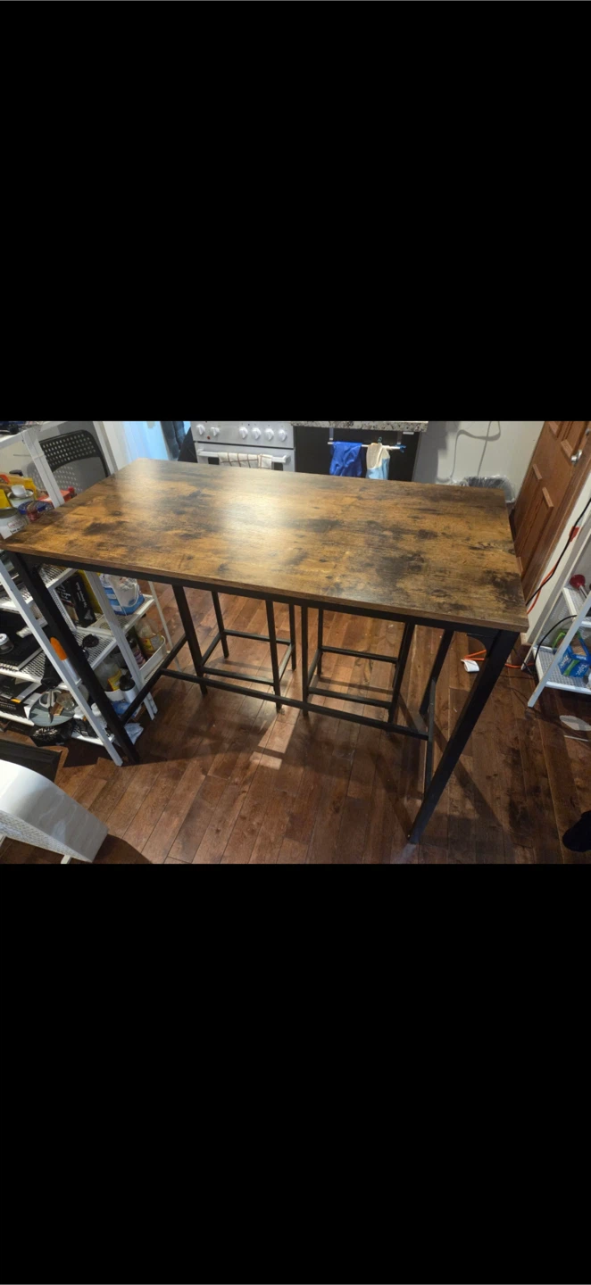 Tall island table / Counter (no stools)